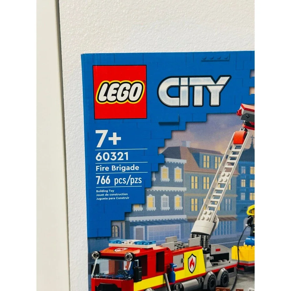 LEGO City Fire Brigade Truck Toy & Firefighter Set 60321 NEW RETIRED - Picture 2 of 5